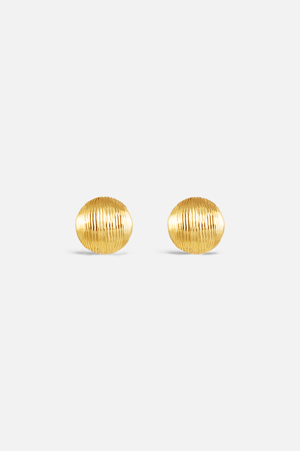 Geriffelte Kuppel-Ohrstecker – Shell