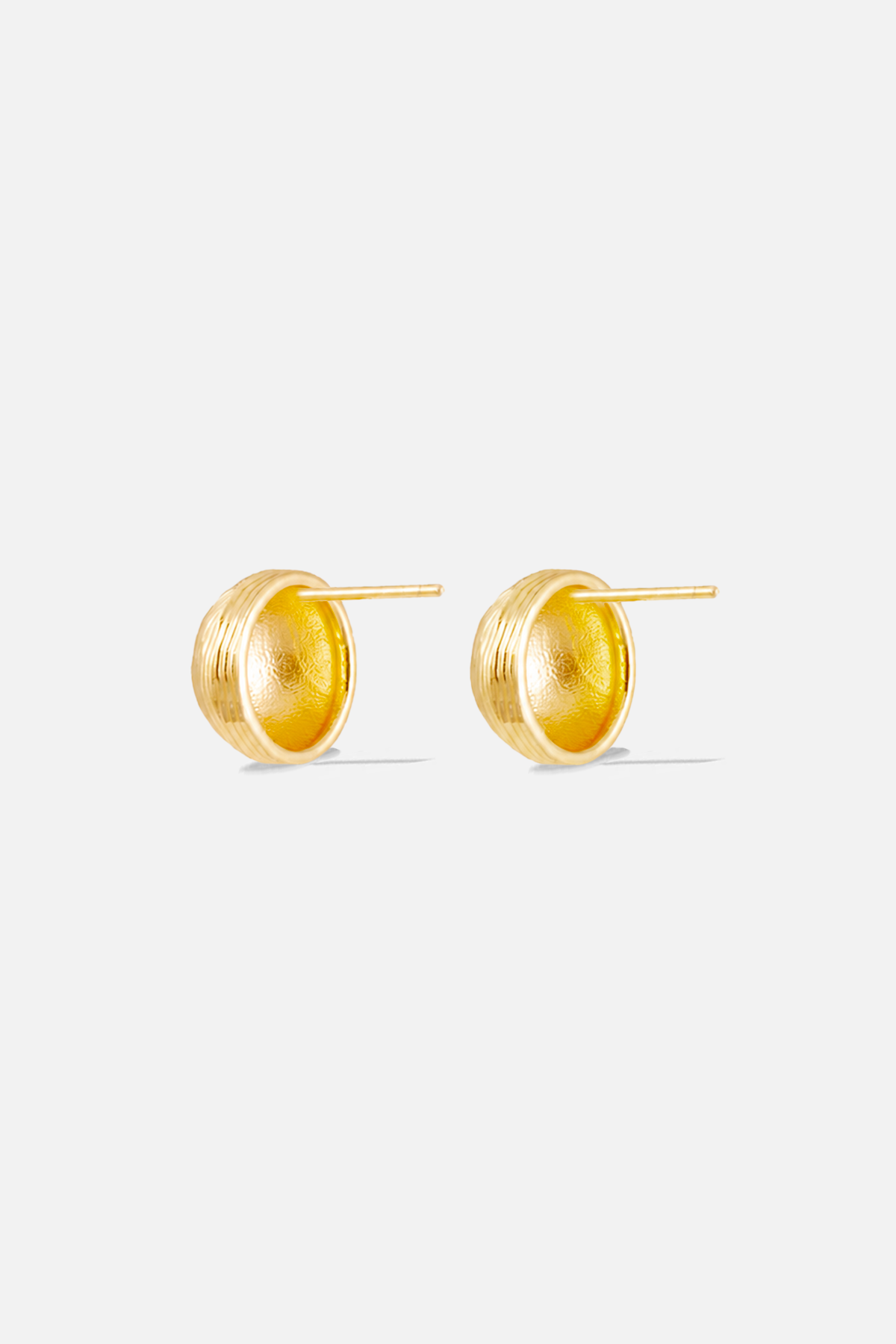 Geriffelte Kuppel-Ohrstecker – Shell