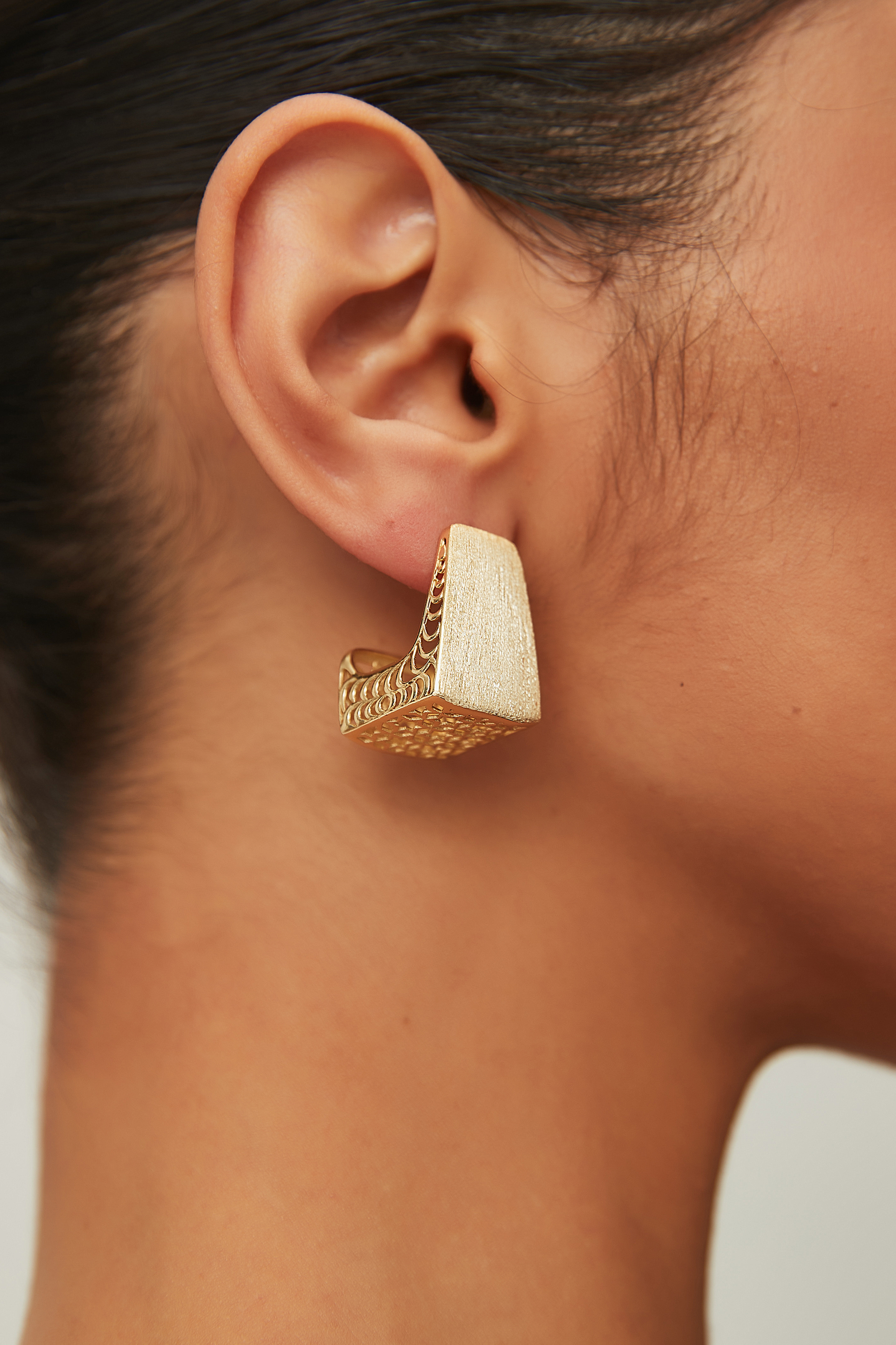 Brushed Sculptural Cuff Earrings – Panel
