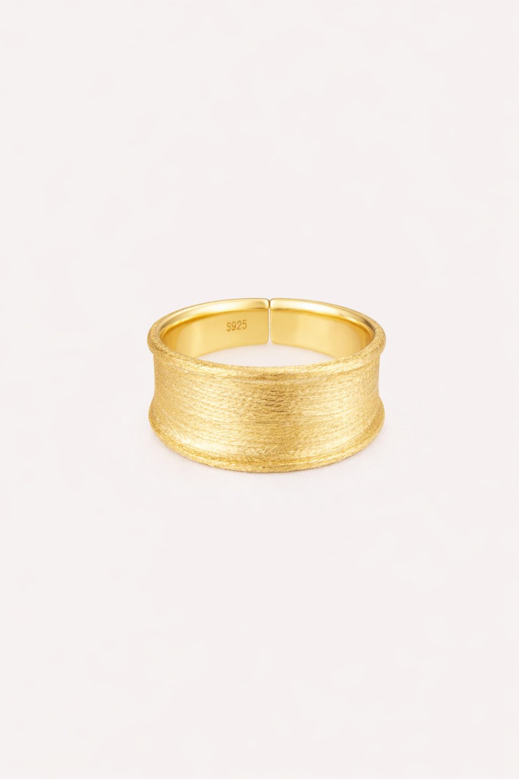 Brushed Sculptural Band Ring – Arc
