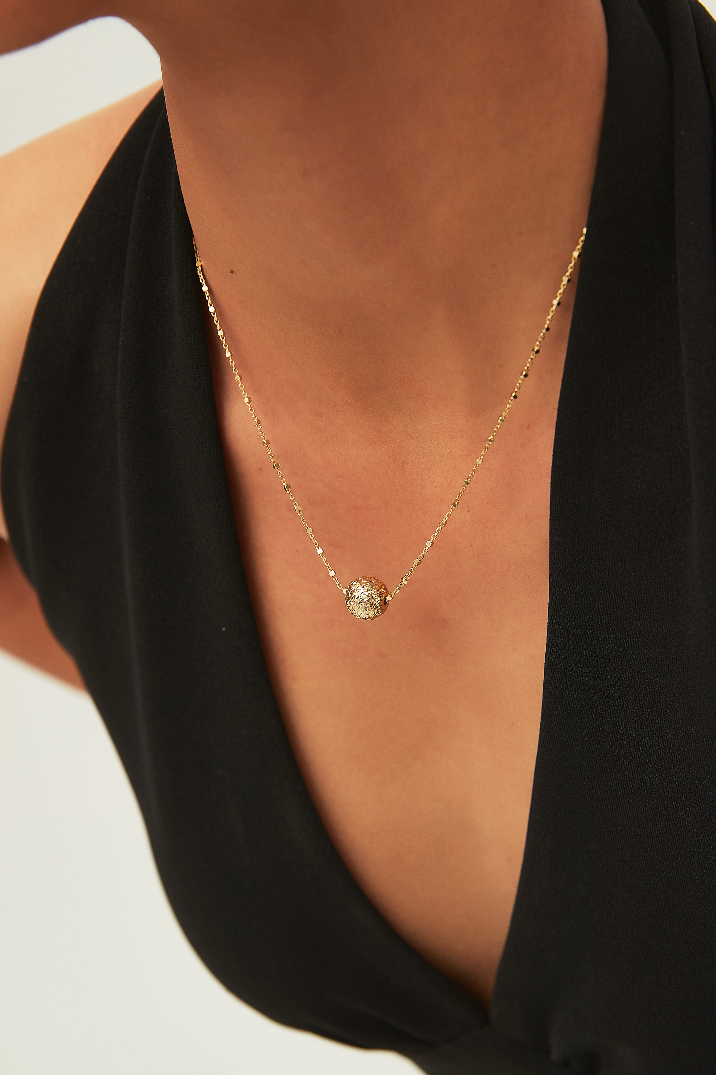 Textured Sphere Pendant Necklace – Grain