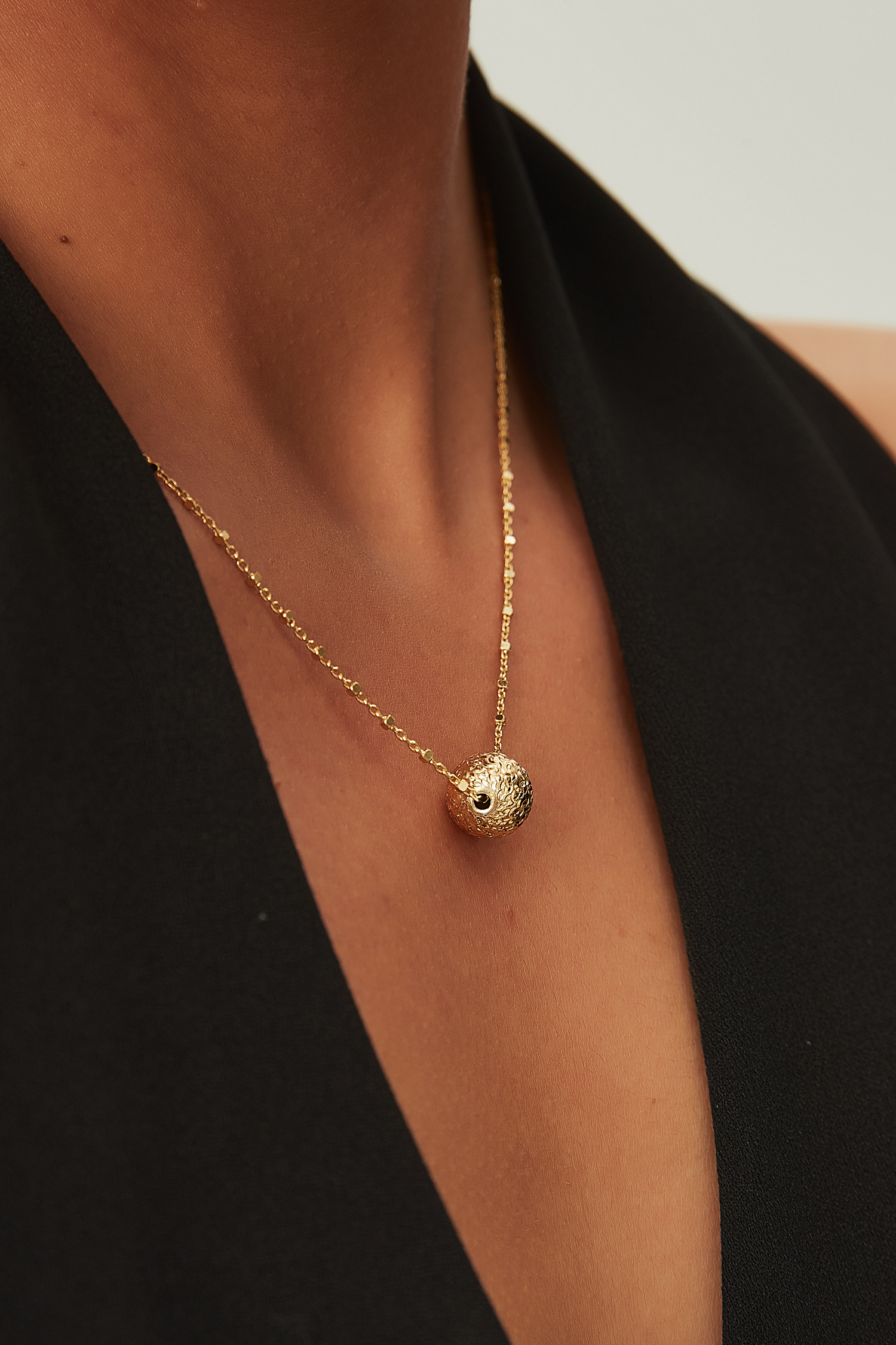 Textured Sphere Pendant Necklace – Grain