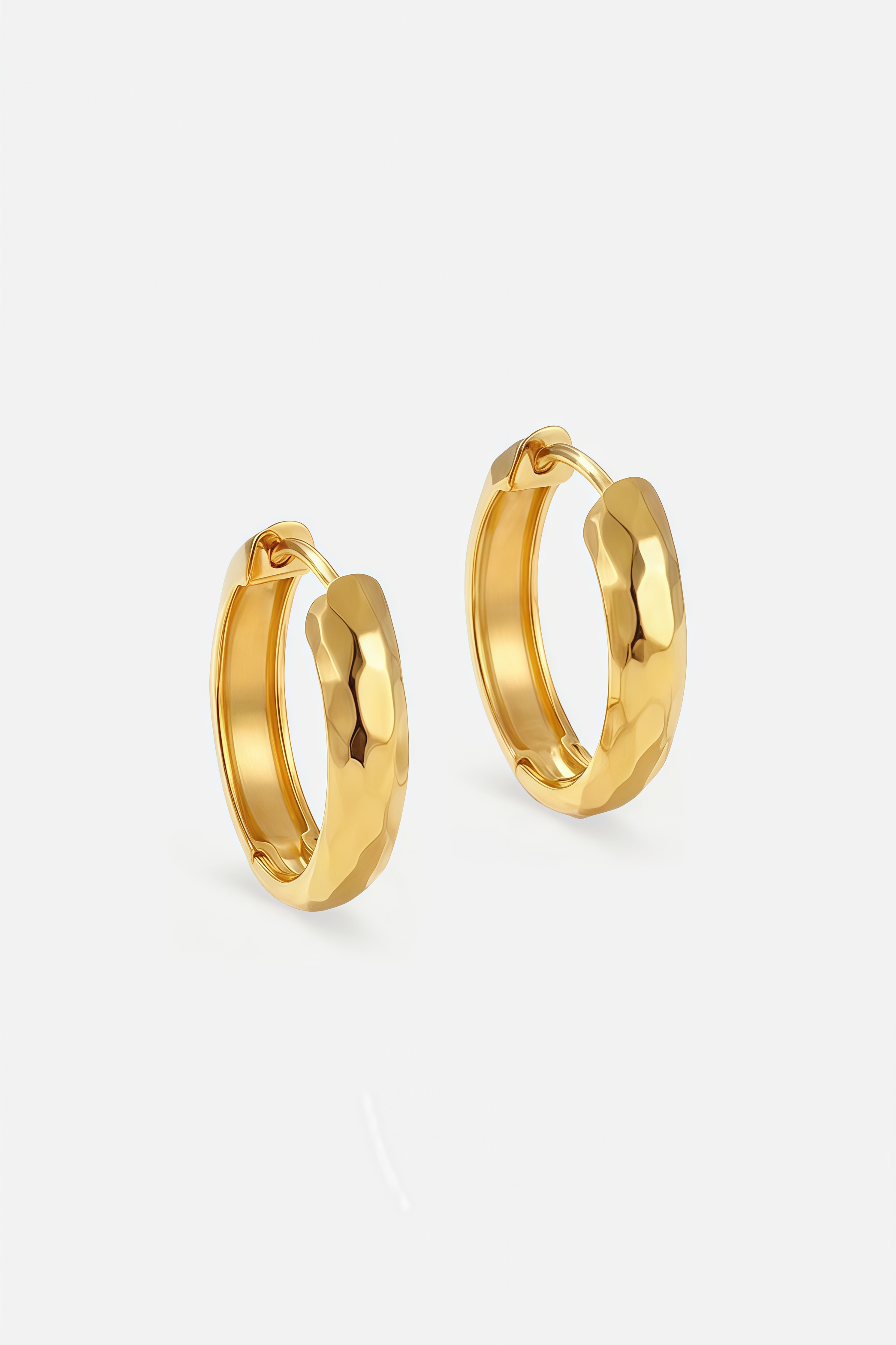 Faceted Classic Hoop Earrings – Hammer Ring