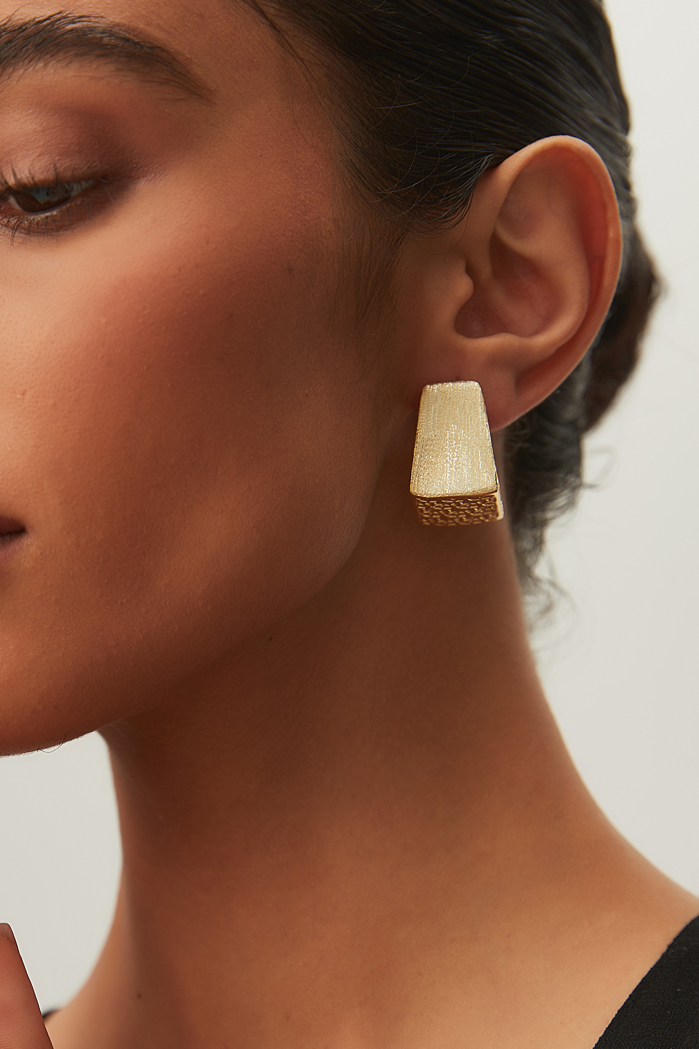 Brushed Sculptural Cuff Earrings – Panel