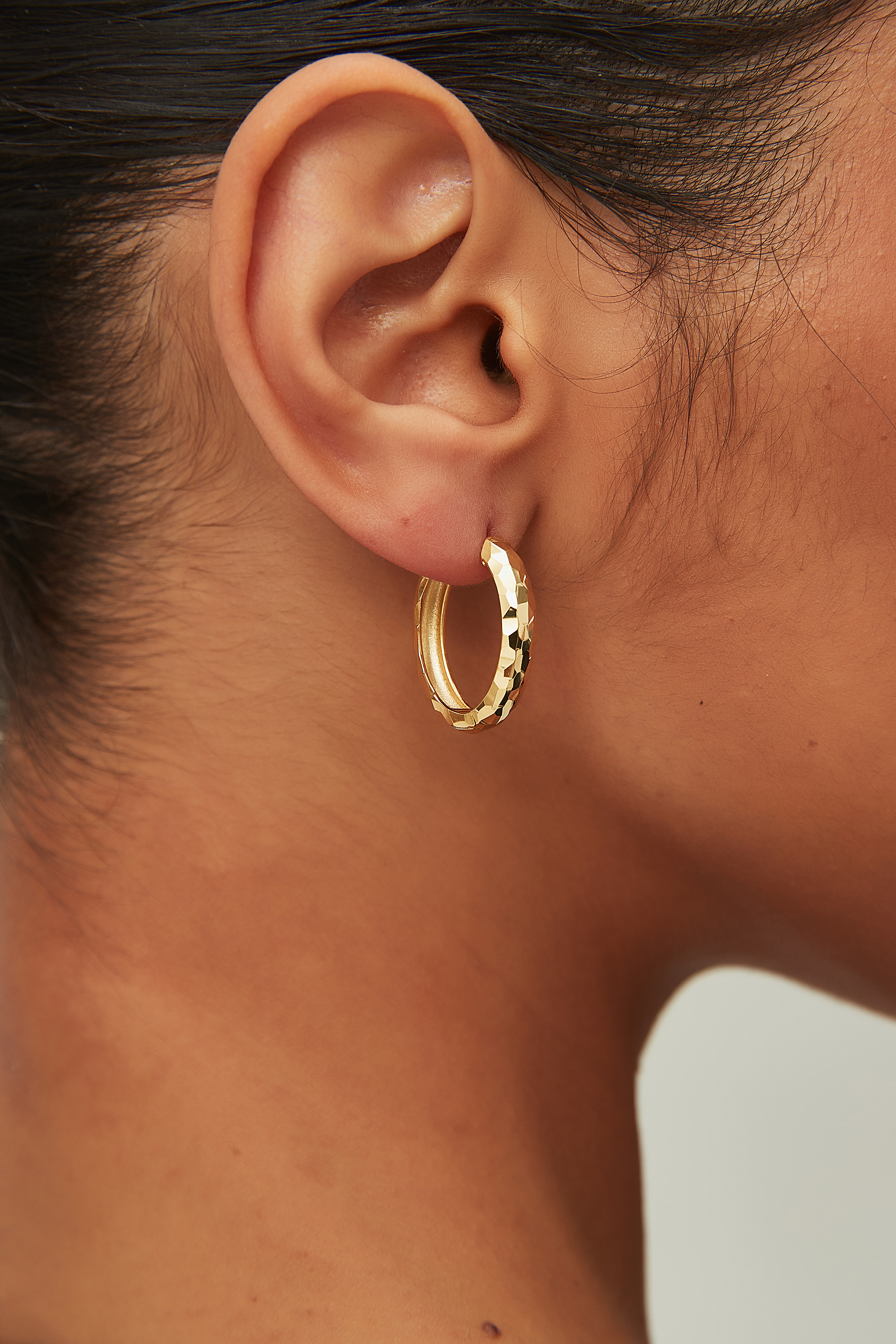 Faceted Classic Hoop Earrings – Hammer Ring