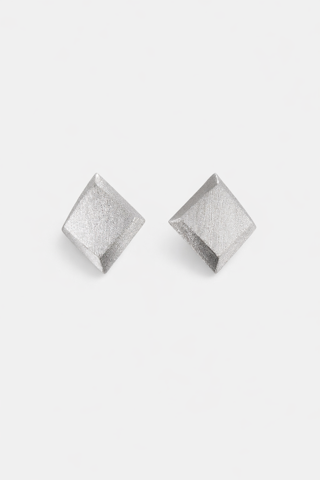 Facet Plane Stud Earrings