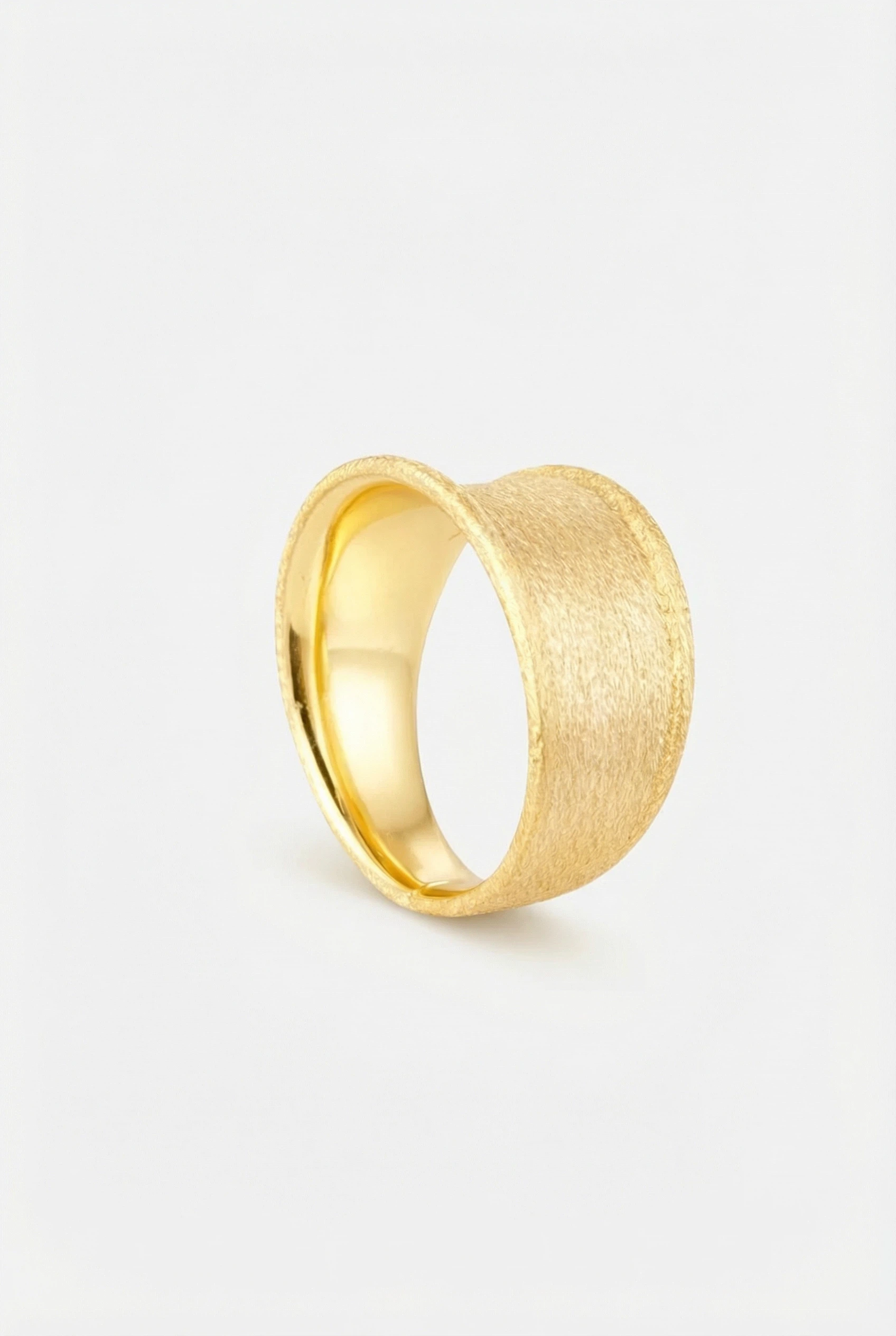 Brushed Sculptural Band Ring – Arc